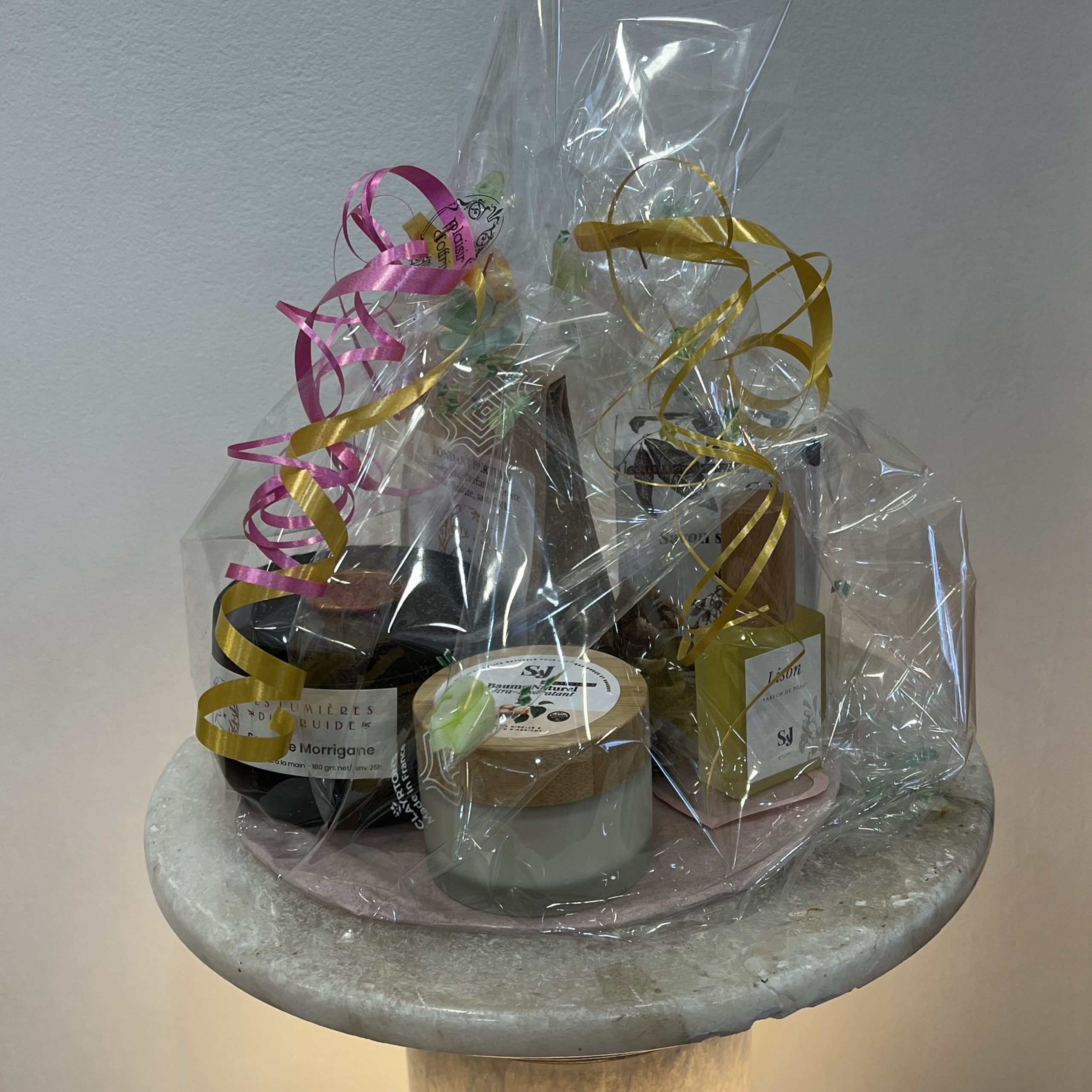Composition Parfumée à offrir 1Baume Ultra-hydratant, Le Parfum de Peau LISON et son Savon Olfactif, 1Bougie Parfumée, 1Fondant parfumé