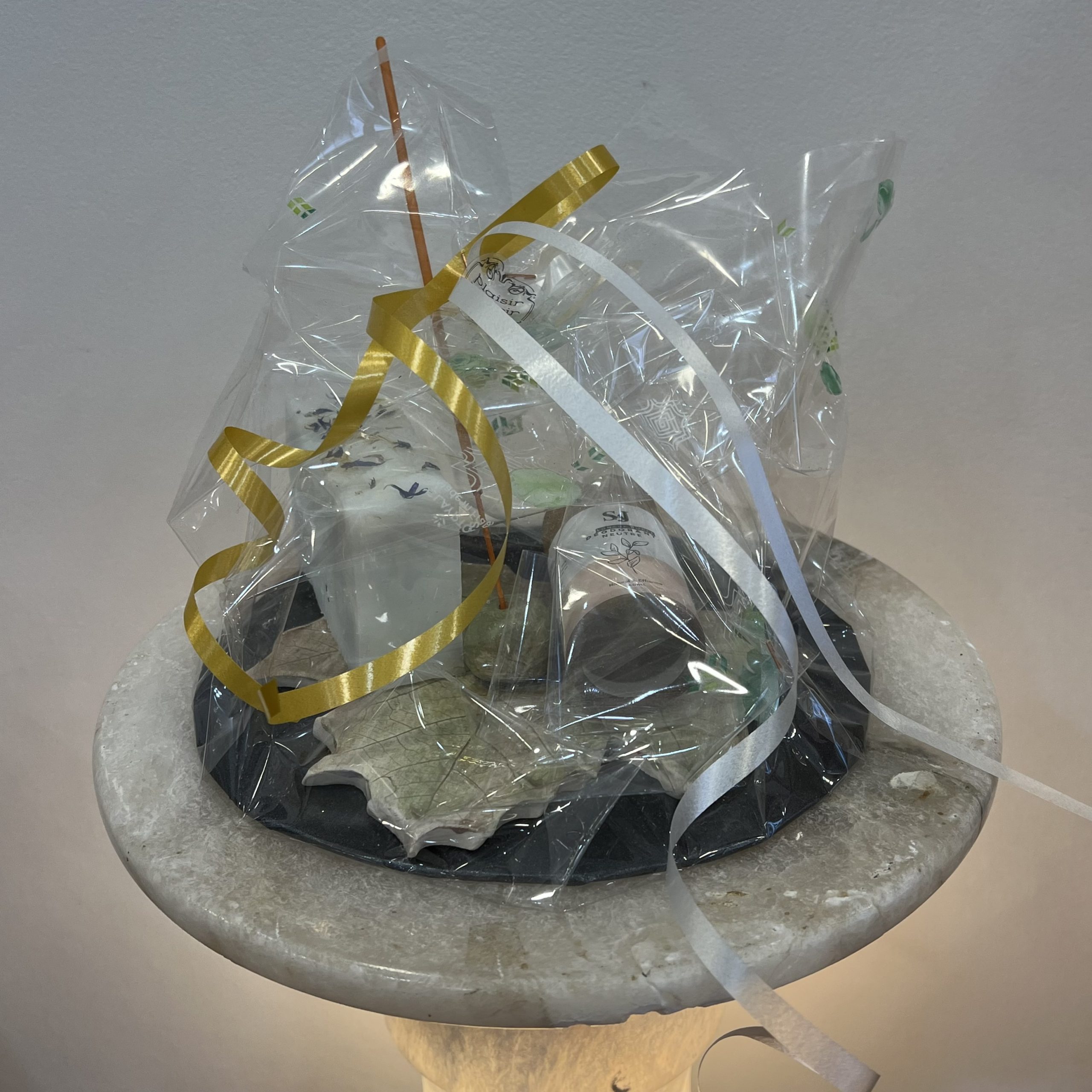 Composition à offrir 1Porte-Encens Céramique Feuille d'arbre, 1Déo Neutre, 1 Savon surgras SAJ
